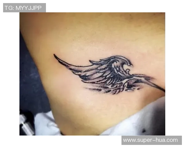 足球明星背部翅膀纹身的独特魅力与个性表达